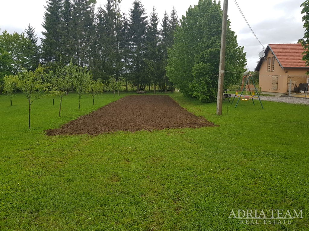 LUXUSNÁ VILA S VYHRIEVANÝM BAZÉNOM NA POZEMKU 10 000 m² – KRUŠKOVAC, GOSPIĆ