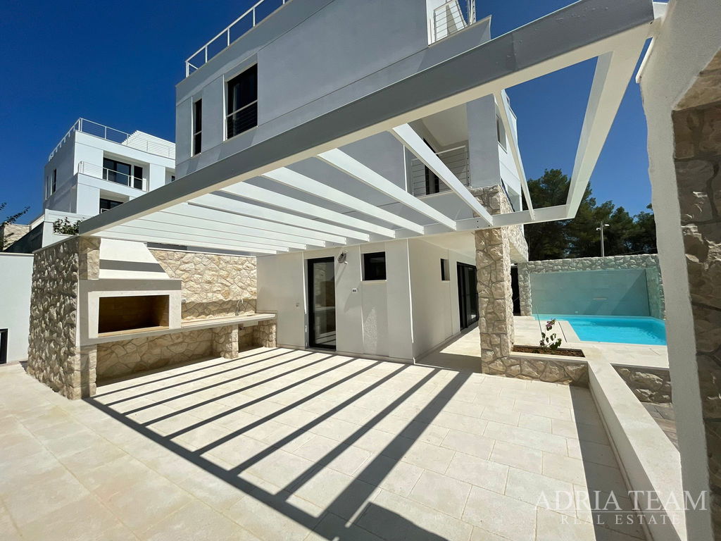 LUXUSNÝ APARTMÁN NA TICHOM MIESTE, 100m OD MORA – KOŽINO, ZADAR