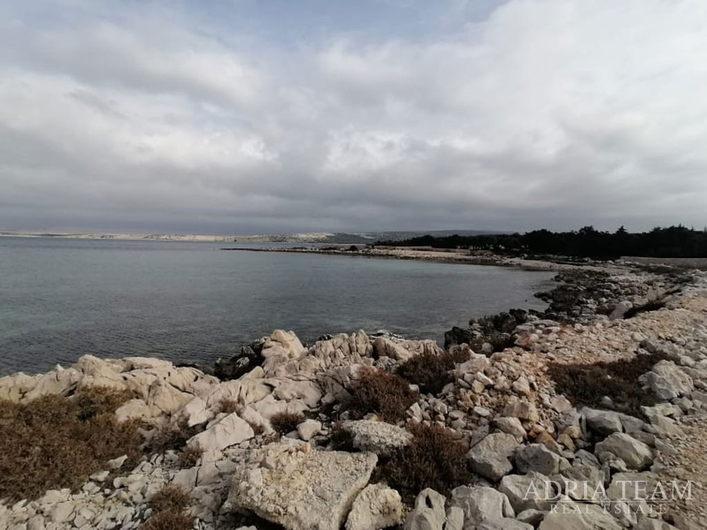 POZEMOK, ŠPORTOVO-REKREAČNÁ ZÓNA, PRVÝ RAD PRI MORI - KOLAN,PAG