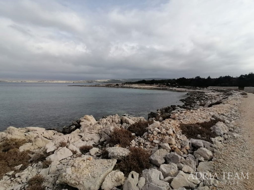 POZEMOK, ŠPORTOVO-REKREAČNÁ ZÓNA, PRVÝ RAD PRI MORI - KOLAN,PAG