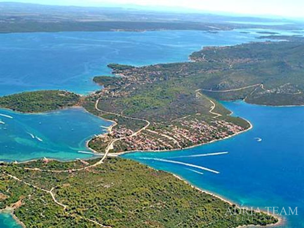 POĽNOHOSPODÁRSKA PÔDA 80 M OD MORA - NEVIĐANE, PAŠMAN