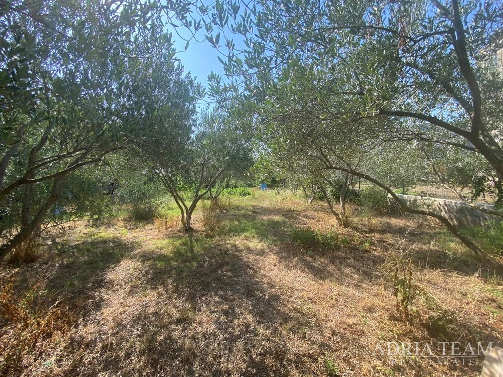 STAVEBNÝ POZEMOK 350 m OD MORA, ZADAR