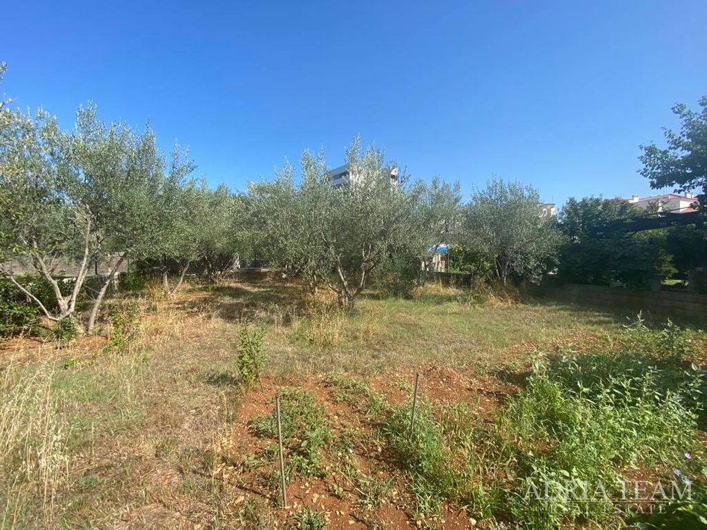 STAVEBNÝ POZEMOK 350 m OD MORA, ZADAR