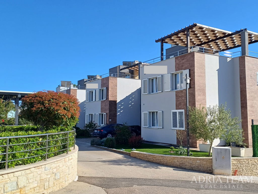 4 LUXUSNÉ DOMY NA PREDAJ V ZADARE, OBLASŤ DIKLOVAC