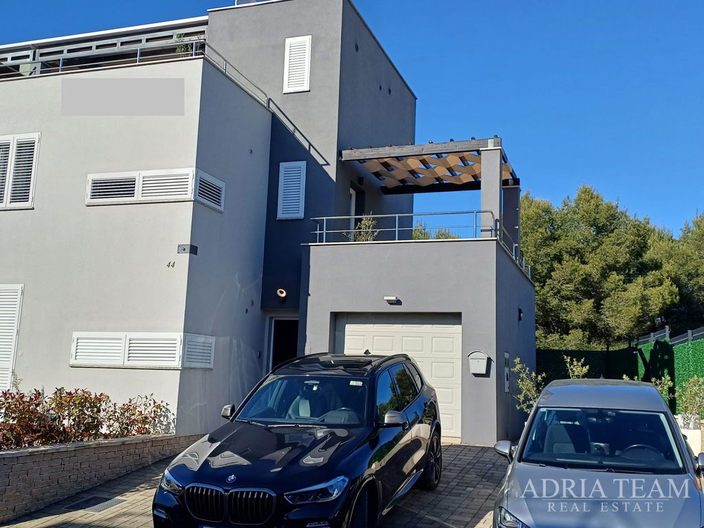 4 LUXUSNÉ DOMY NA PREDAJ V ZADARE, OBLASŤ DIKLOVAC