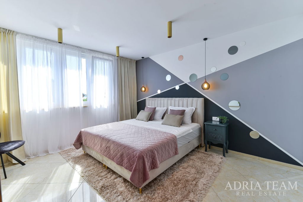 4 LUXUSNÉ DOMY NA PREDAJ V ZADARE, OBLASŤ DIKLOVAC