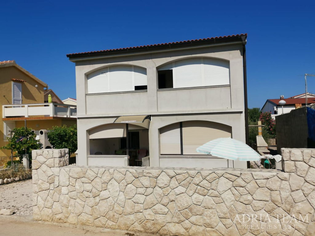 ATRAKTÍVNY DOM S 2 BYTOVÝMI JEDNOTKAMI – VIR