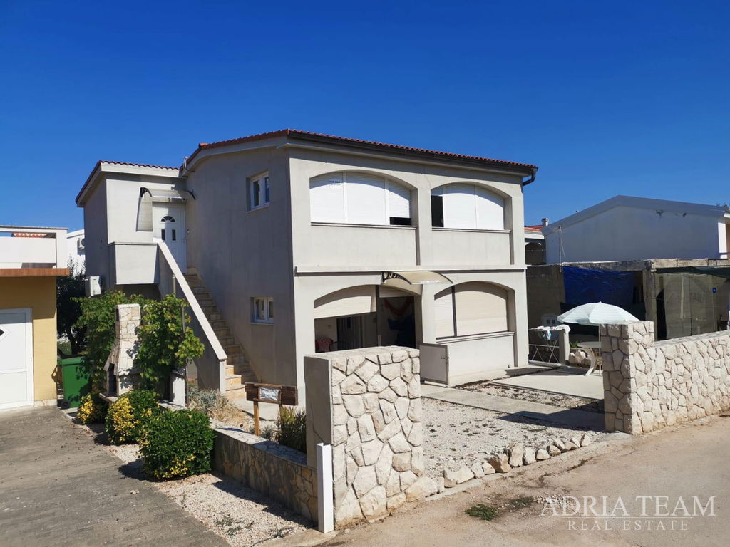 ATRAKTÍVNY DOM S 2 BYTOVÝMI JEDNOTKAMI – VIR