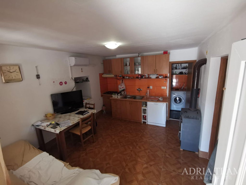 ATRAKTÍVNY DOM S 2 BYTOVÝMI JEDNOTKAMI – VIR