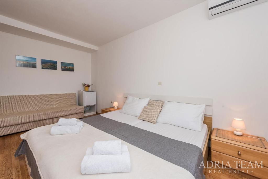 HOTEL - SUKOŠAN, PRVÝ RAD PRI MORI
