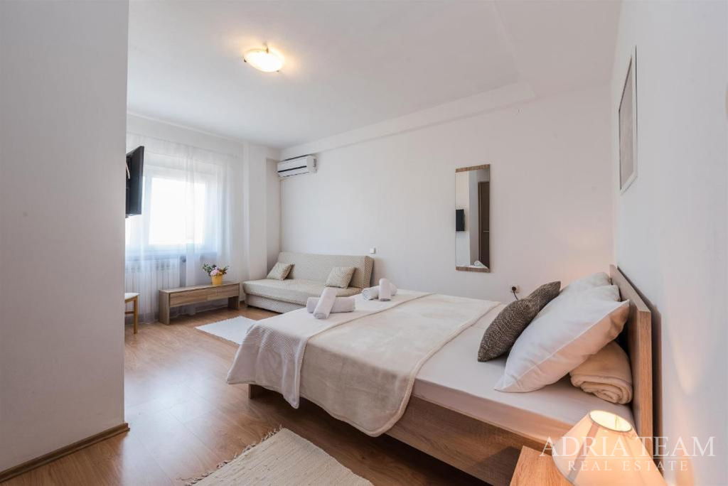HOTEL - SUKOŠAN, PRVÝ RAD PRI MORI
