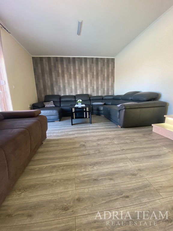 ATRAKTÍVNA VILA S BAZÉNOM – PRIVLAKA, ZADAR