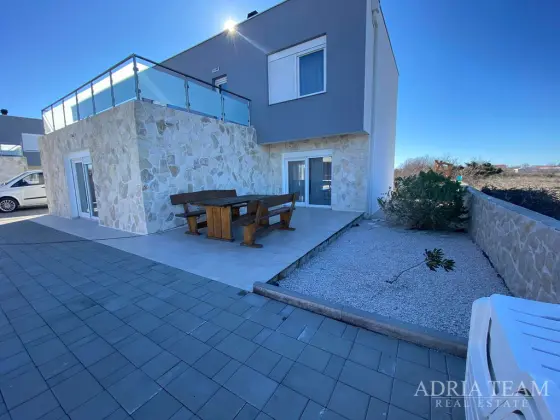 ATRAKTÍVNA VILA S BAZÉNOM – PRIVLAKA, ZADAR nehnuteľnosť na predaj