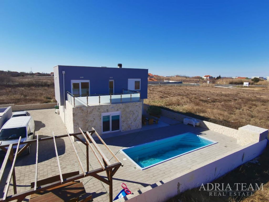 ATRAKTÍVNA VILA S BAZÉNOM – PRIVLAKA, ZADAR