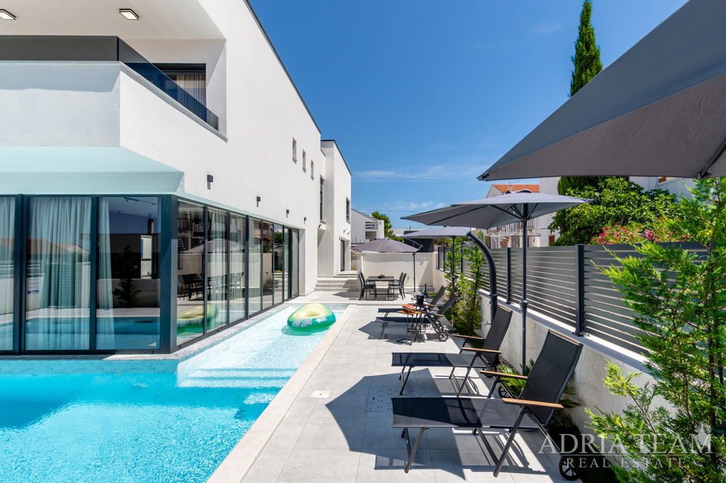 ATRAKTÍVNA LUXUSNÁ VILA V NOVOSTAVBE  – VRSI MULO