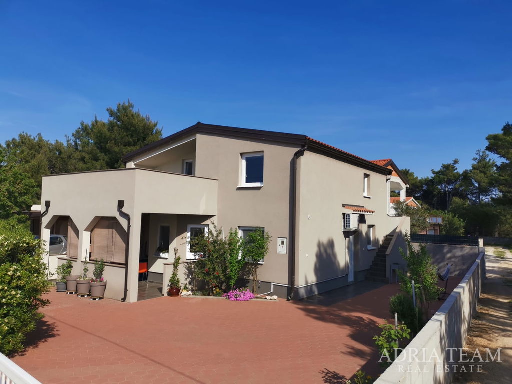 ATRAKTÍVNY APARTMÁNOVÝ DOM S 3 APARTMÁNMI – VIR