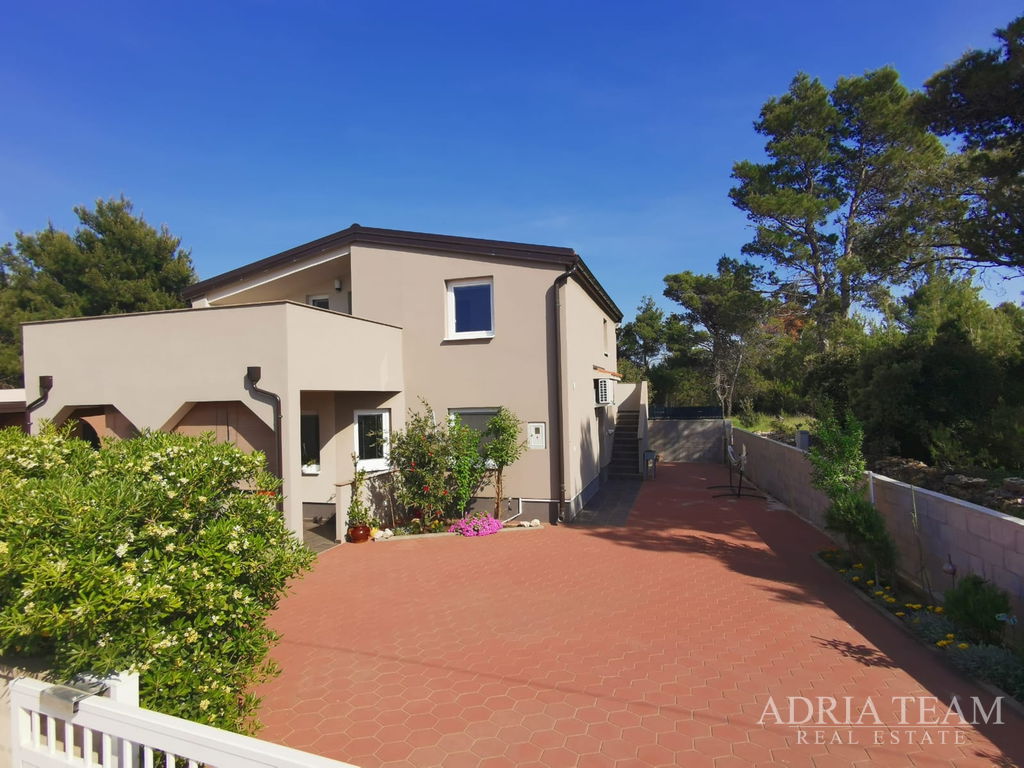 ATRAKTÍVNY APARTMÁNOVÝ DOM S 3 APARTMÁNMI – VIR