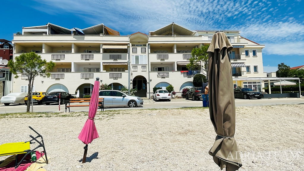 APARTMÁN S VEĽKOU TERASOU – PRVÝ RAD PRI MORI – TURANJ