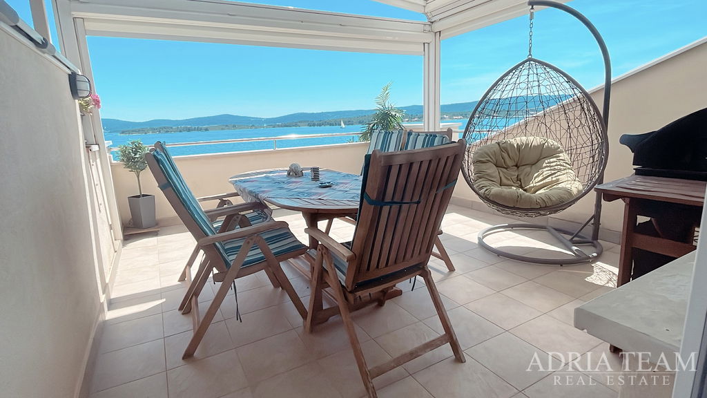 APARTMÁN S VEĽKOU TERASOU – PRVÝ RAD PRI MORI – TURANJ