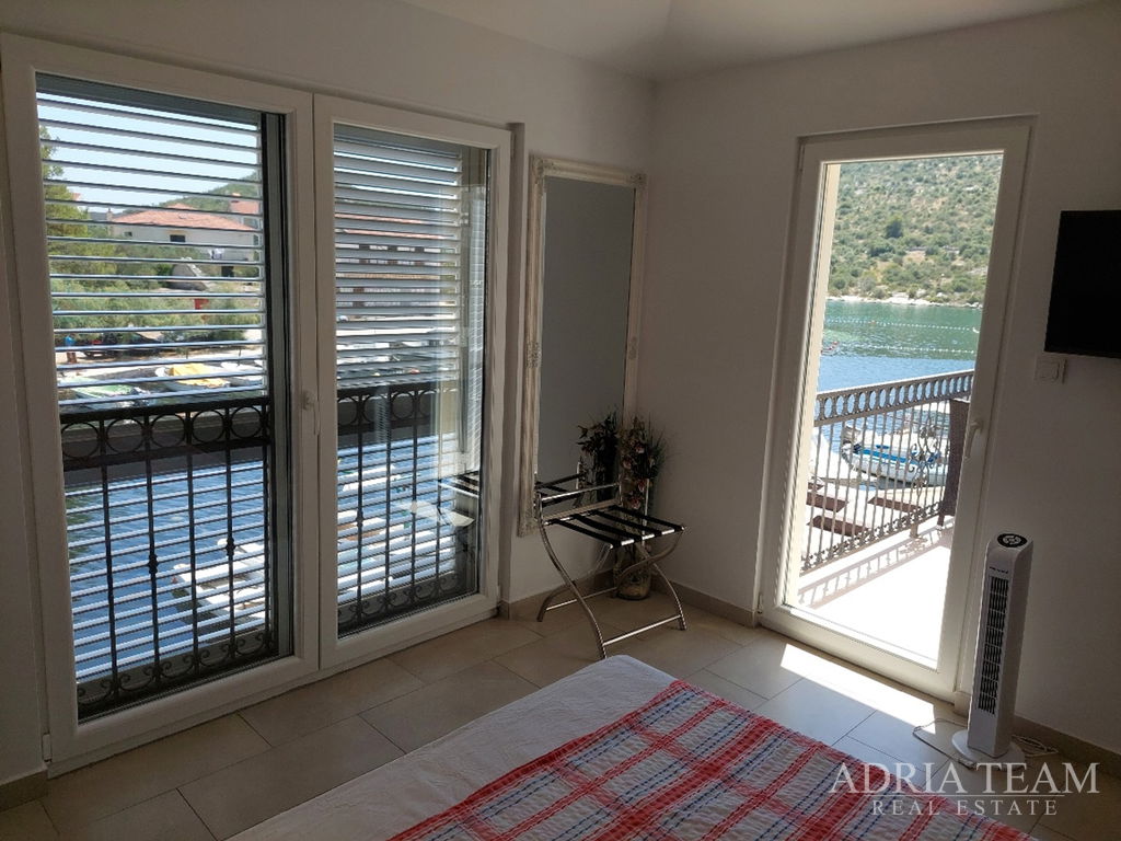 VILA – 5 m OD MORA – VÝBORNÁ LOKALITA – ROGOZNICA