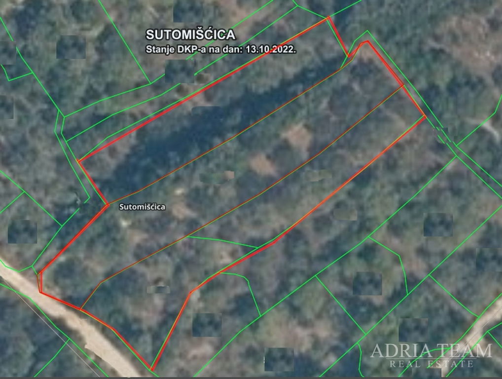 STAVEBNÝ POZEMOK, 90 m OD MORIA - SUTOMIŠĆICA, UGLJAN