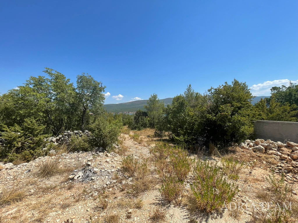 STAVEBNÝ POZEMOK S VÝHĽADOM NA MORE – VÝBORNÁ INVESTÍCIA – PRIDRAGA