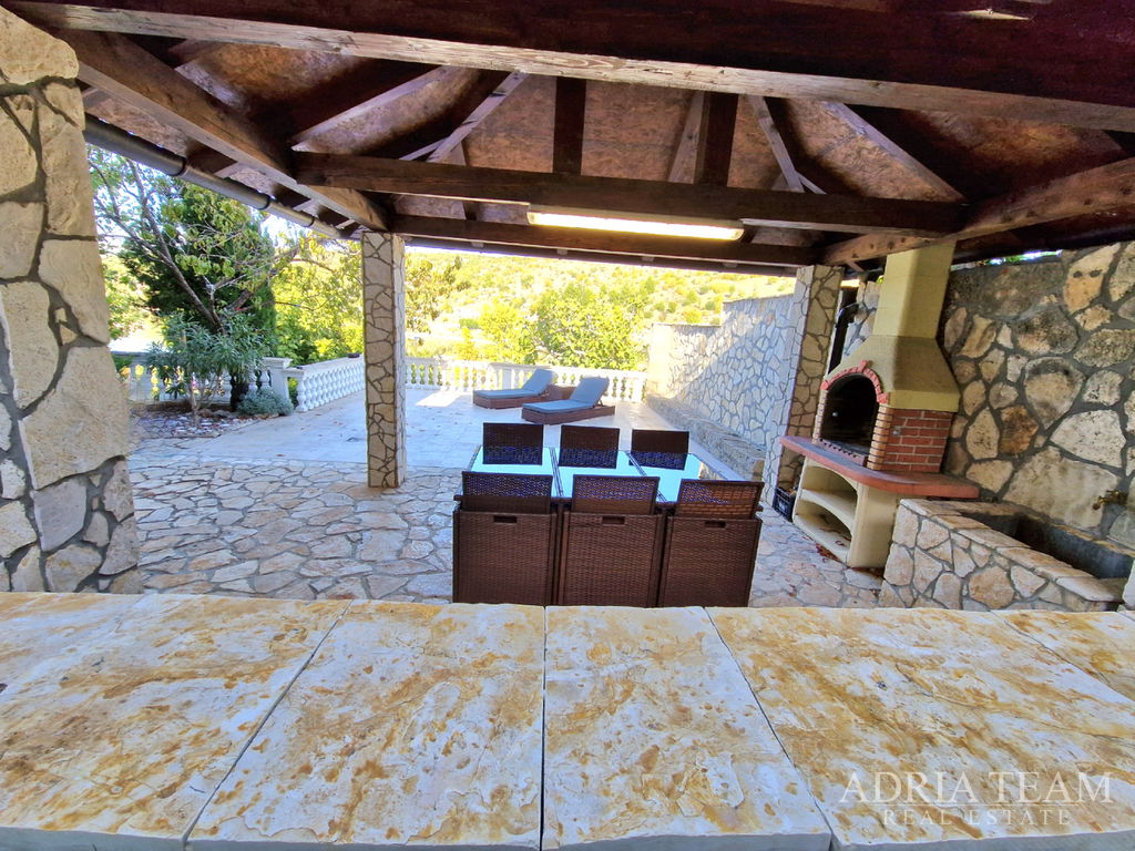 RODINNÝ DOM S BAZÉNOM – PRVÝ RAD PRI MORI – MEKA DRAGA, OBROVAC