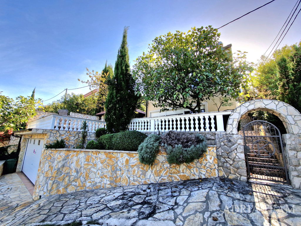 RODINNÝ DOM S BAZÉNOM – PRVÝ RAD PRI MORI – MEKA DRAGA, OBROVAC