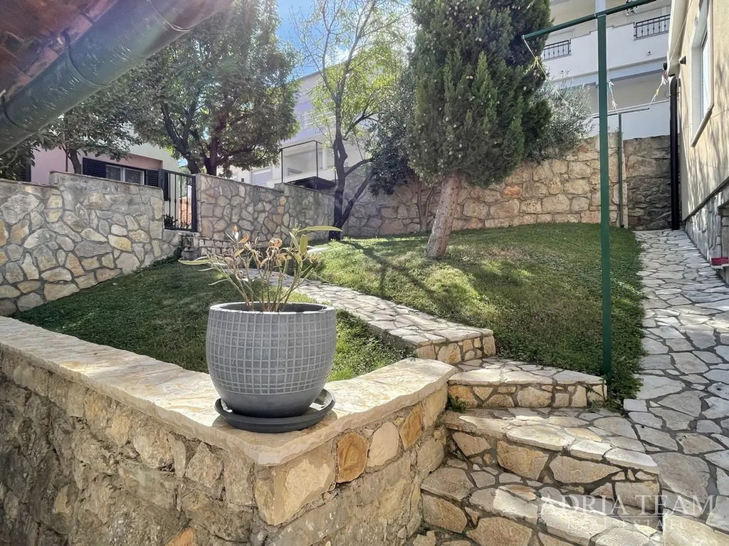 RODINNÝ DOM S BAZÉNOM – PRVÝ RAD PRI MORI – MEKA DRAGA, OBROVAC