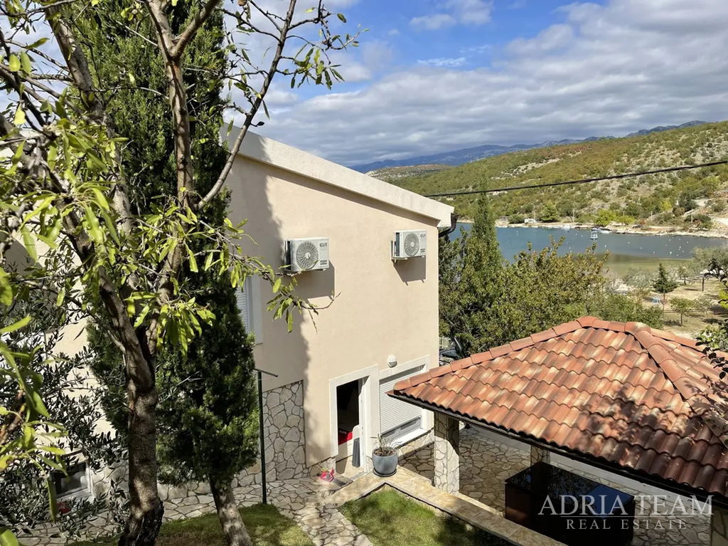 RODINNÝ DOM S BAZÉNOM – PRVÝ RAD PRI MORI – MEKA DRAGA, OBROVAC