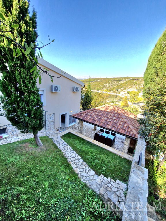 RODINNÝ DOM S BAZÉNOM – PRVÝ RAD PRI MORI – MEKA DRAGA, OBROVAC