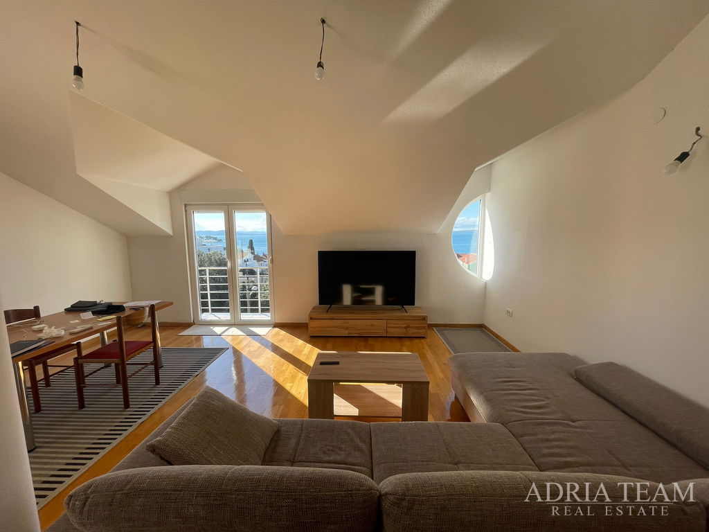 DOM S 10 BYTMI, VÝHĽAD NA MORE - PETRČANE