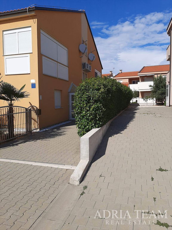 TROJPODLAŽNÝ APARTMÁN – VRSI, ZADAR
