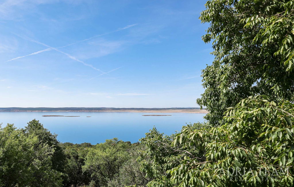 STAVEBNÝ POZEMOK, 200 m OD MORA - TRIBANJ, STARIGRAD