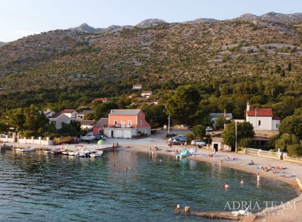 STAVEBNÝ POZEMOK, 200 m OD MORA - TRIBANJ, STARIGRAD