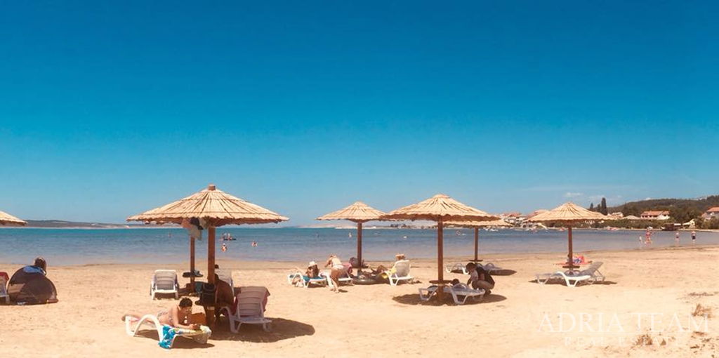 STAVEBNÝ POZEMOK S  POVOLENÍM NA VILU S BAZÉNOM – LJUBAČ, RAŽANAC