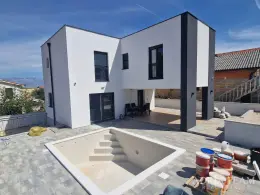 VILA S BAZÉNOM, TICHÁ A KĽUDNÁ POZÍCIA - VIR nehnuteľnosť na predaj