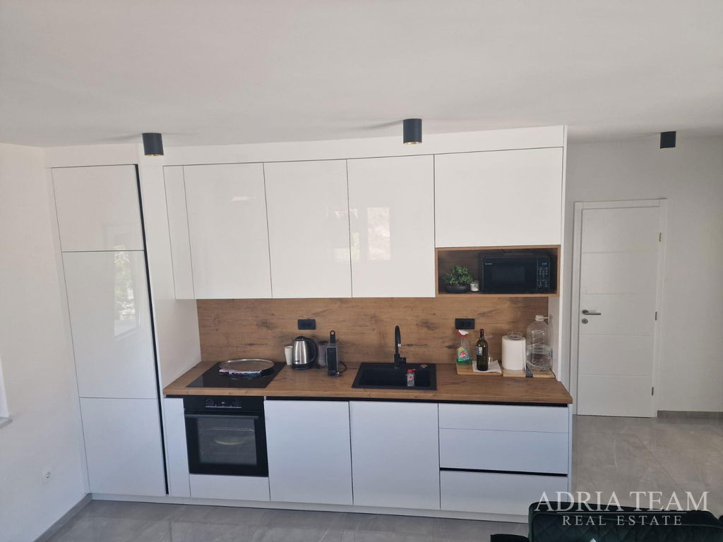 VILA S BAZÉNOM, TICHÁ A KĽUDNÁ POZÍCIA - VIR