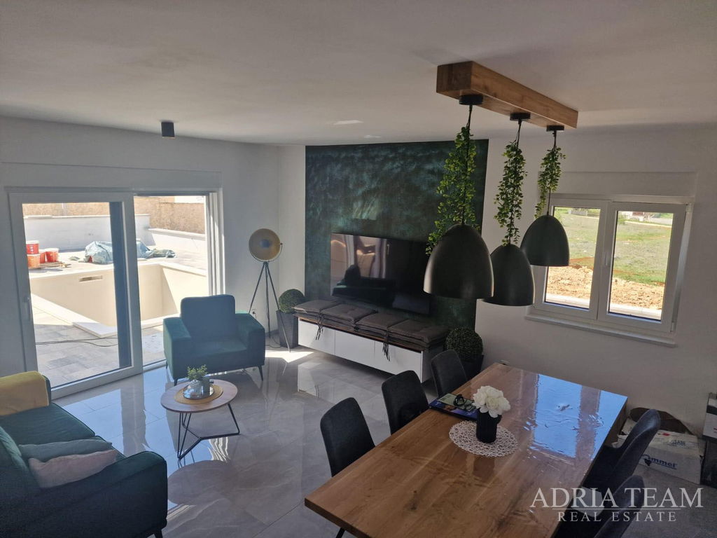 VILA S BAZÉNOM, TICHÁ A KĽUDNÁ POZÍCIA - VIR