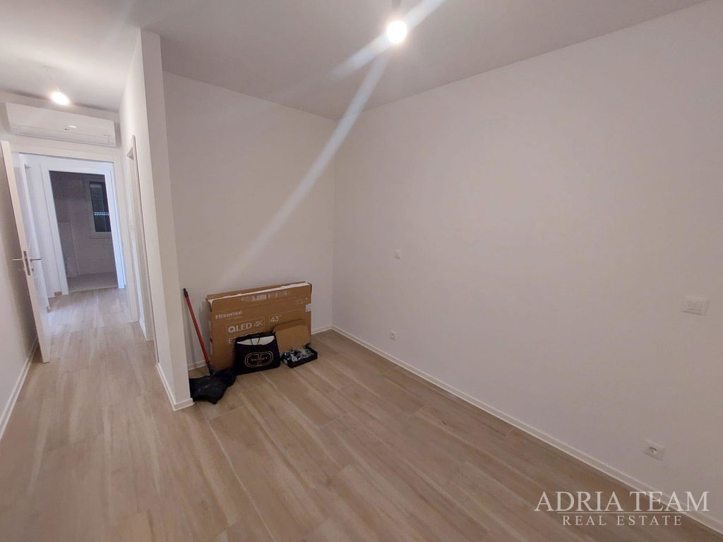 APARTMÁN SO ZÁHRADOU – NOVOSTAVBA – POVLJANA, OSTROV PAG