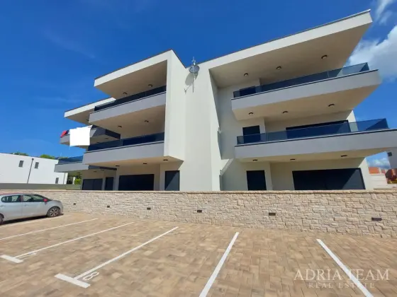APARTMÁN SO ZÁHRADOU – NOVOSTAVBA – POVLJANA, OSTROV PAG nehnuteľnosť na predaj