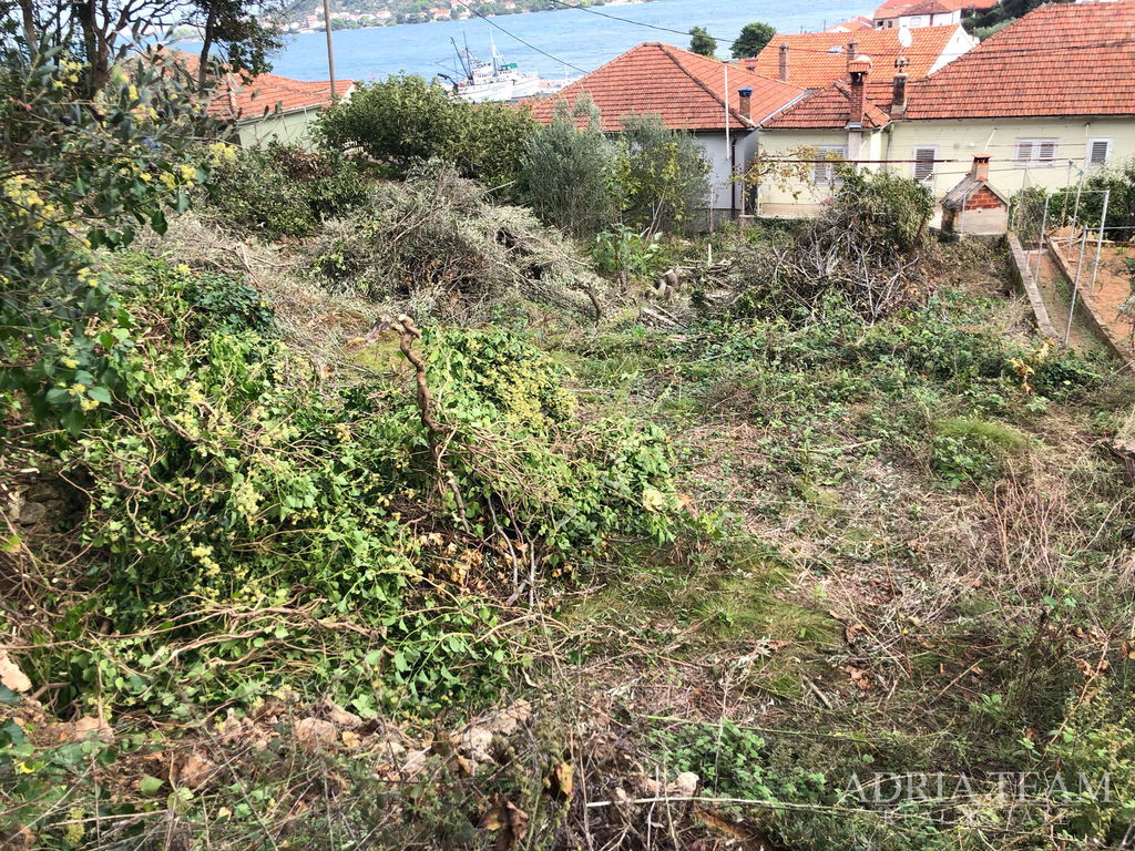 STAVEBNÝ POZEMOK S PRÍSTUPOVOU CESTOU A VÝHĽADOM NA MORE - KALI, UGLJAN