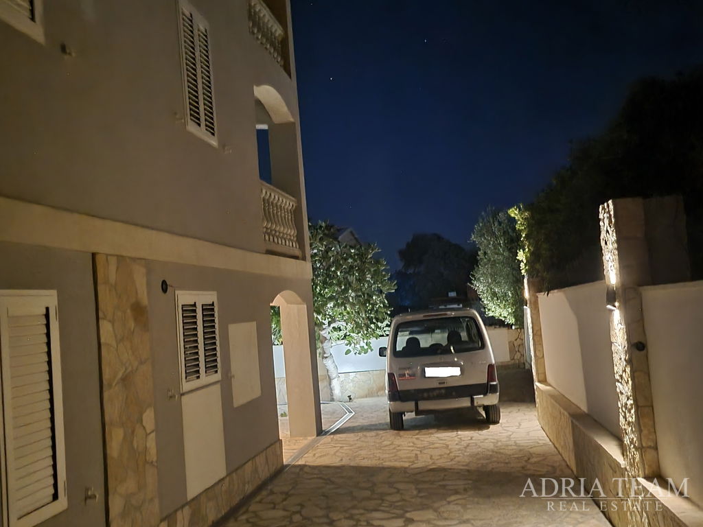 DOM – 7 APARTMÁNOV – POVLJANA, OSTROV PAG