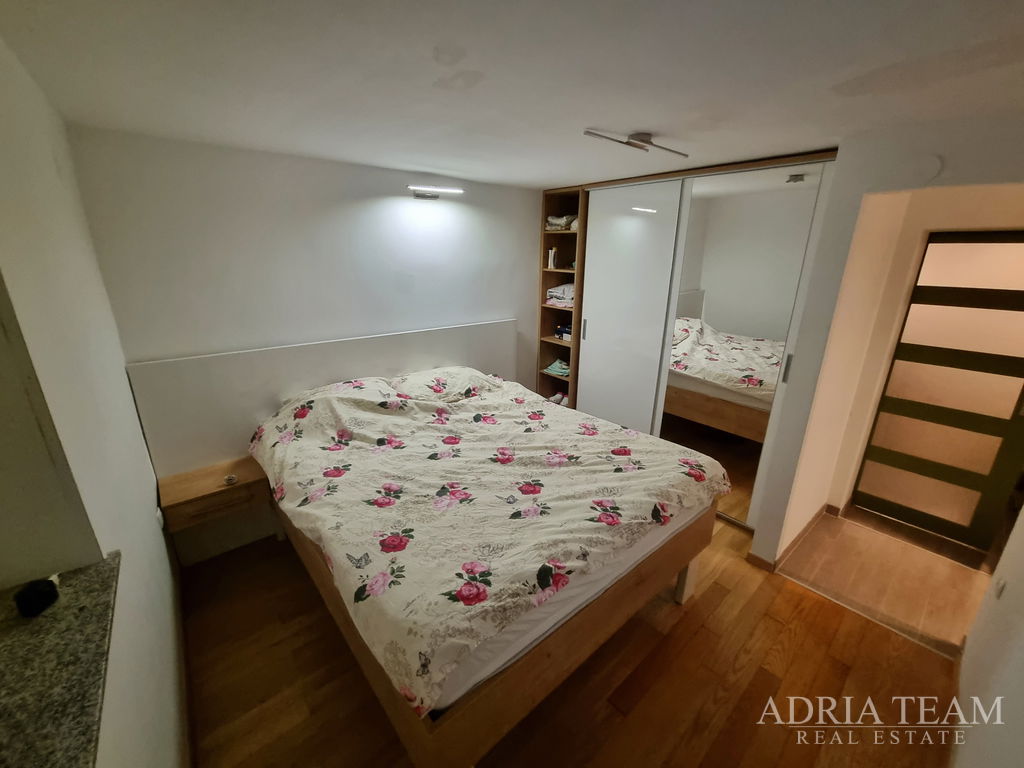 DOM – 7 APARTMÁNOV – POVLJANA, OSTROV PAG