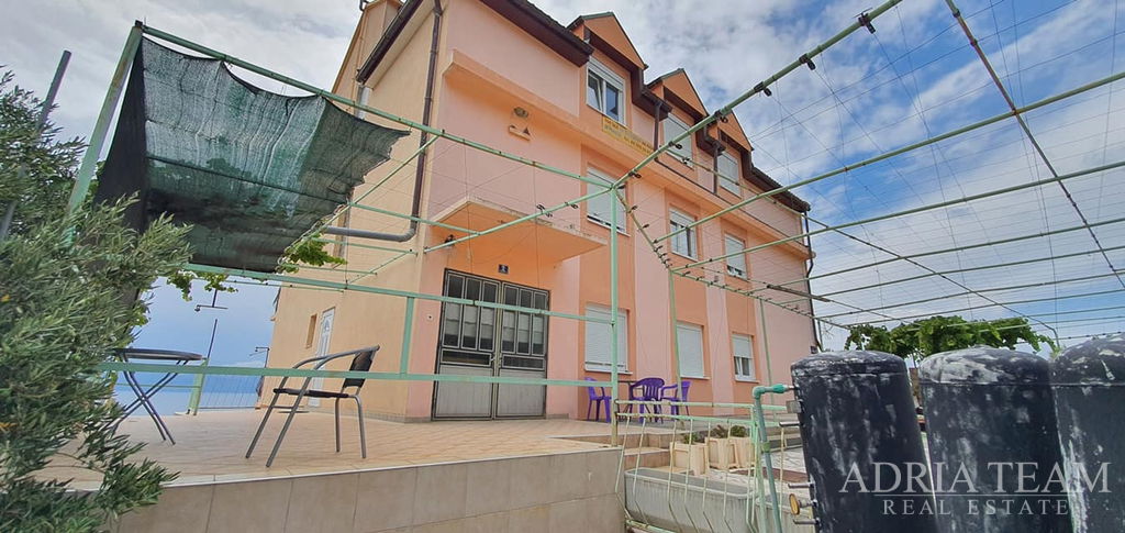 PENZIÓN S REŠTAURÁCIOU A 24 IZBAMI, 130 M OD MORA – MAKARSKÁ RIVIÉRA