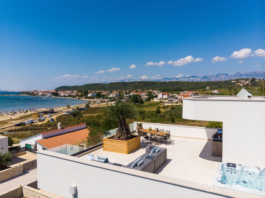 LUXUSNÁ VILLA, DRUHÁ RADA PRI MORI - LJUBAČ