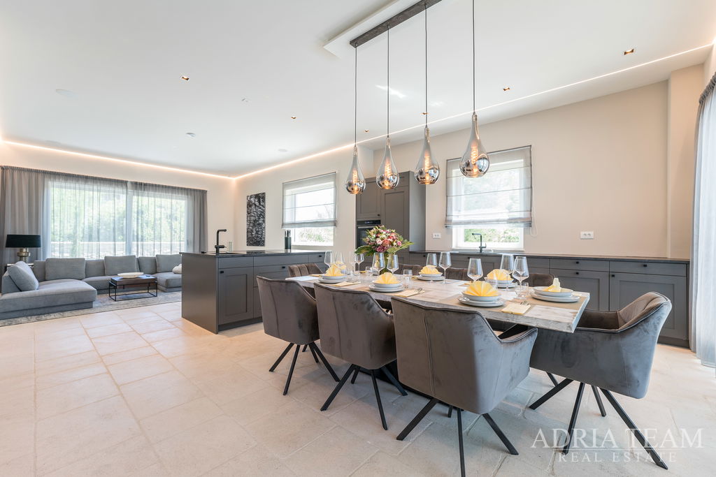 LUXUSNÁ VILLA, DRUHÁ RADA PRI MORI - LJUBAČ