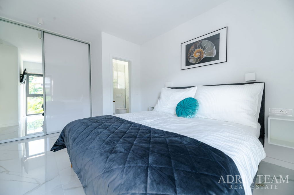 LUXUSNÝ PENTHOUSE, PRVÝ RAD PRI MORI - VINJERAC