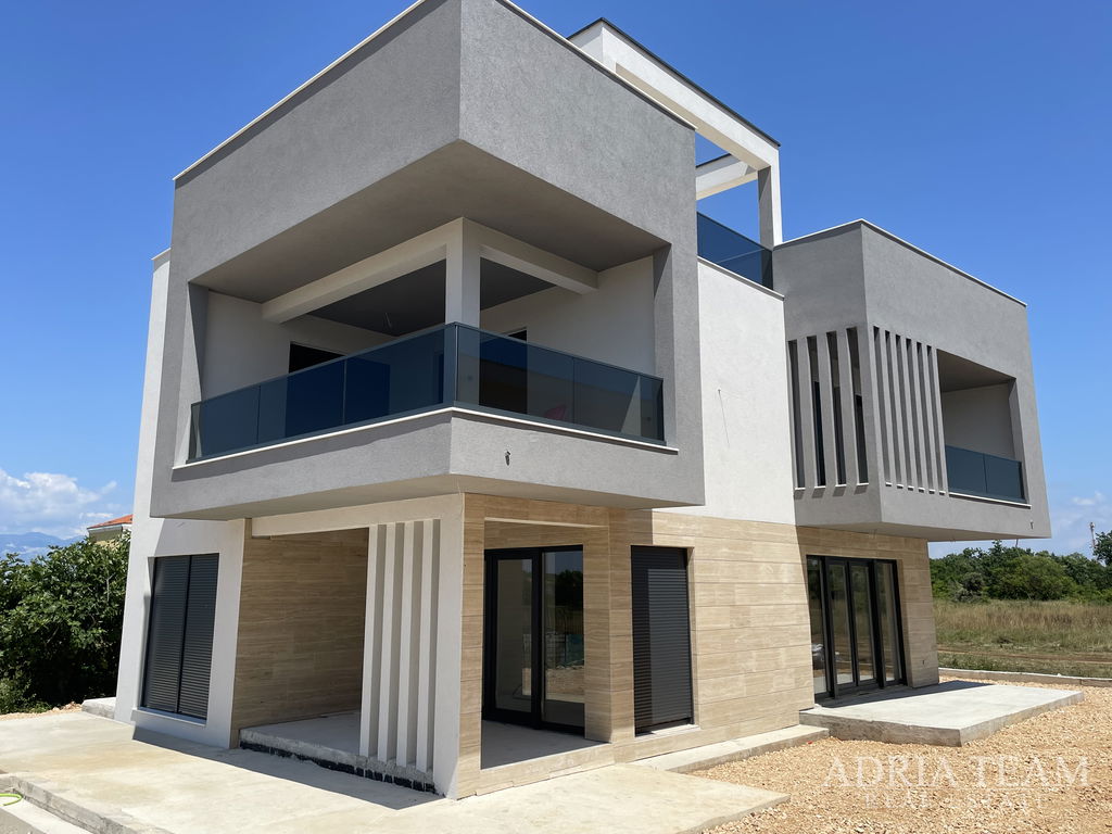 NOVOPOSTAVENÁ VILA S BAZÉNOM - ZATON, NIN