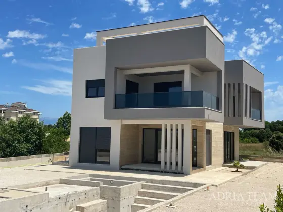 NOVOPOSTAVENÁ VILA S BAZÉNOM - ZATON, NIN nehnuteľnosť na predaj
